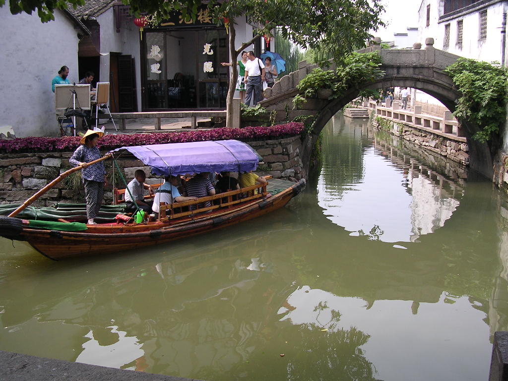 Ponti e canali a Zhou Zhuang